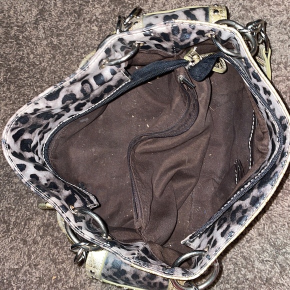 Purse. Has lots of pockets and will hold a lot - Picture 3 of 4